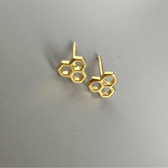 14k Gold Honeycomb Stud Earrings - Picture 5 of 9